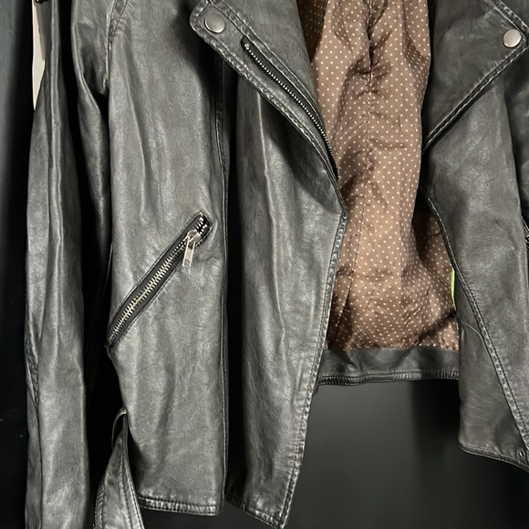 Thread & Supply leather jacket!🤎 - Picture 3 of 11